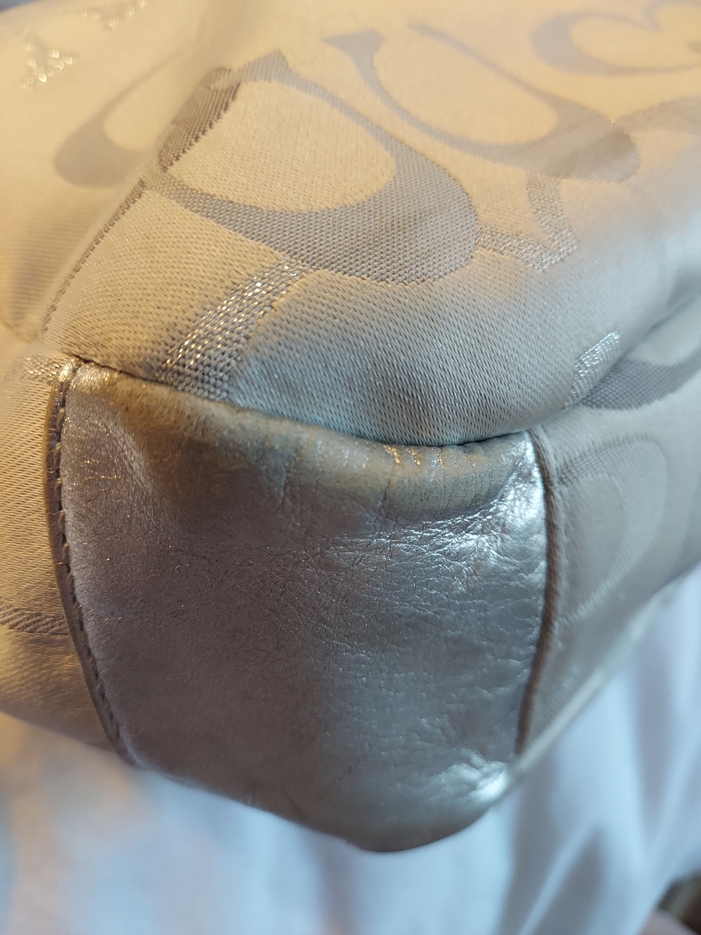 Coach Gallery Optic Signature Silver Metallic Tote Handbag F19664 - Picture 10 of 16